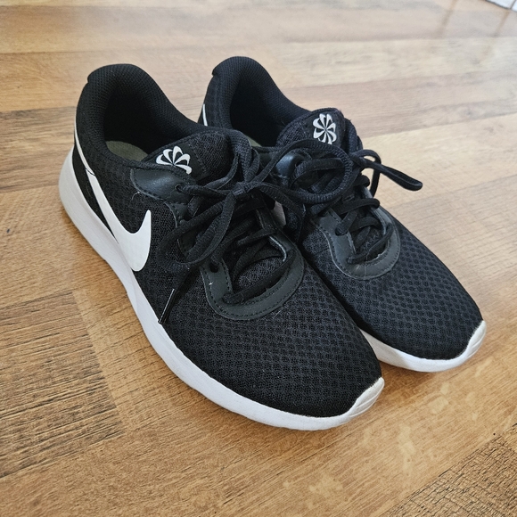 Nike Tanjun Running Mesh Sneakers - Picture 1 of 7
